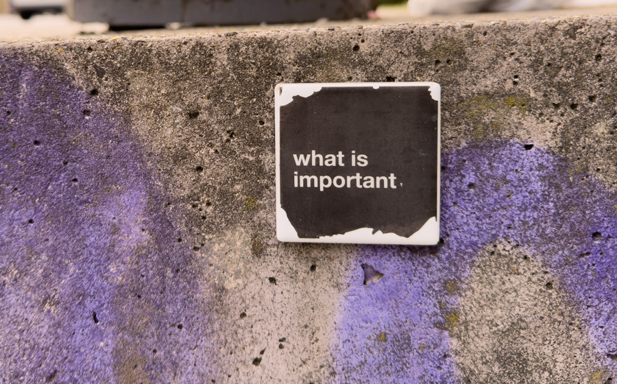 Bild zeigt Steine und darüberfließendes Wasser